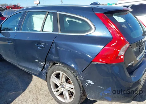 2015 Volvo V60 T5 Premier из США, поврежденный, VIN YV140MEK3F1265169